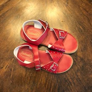 Ariel Footmates size little girl 1